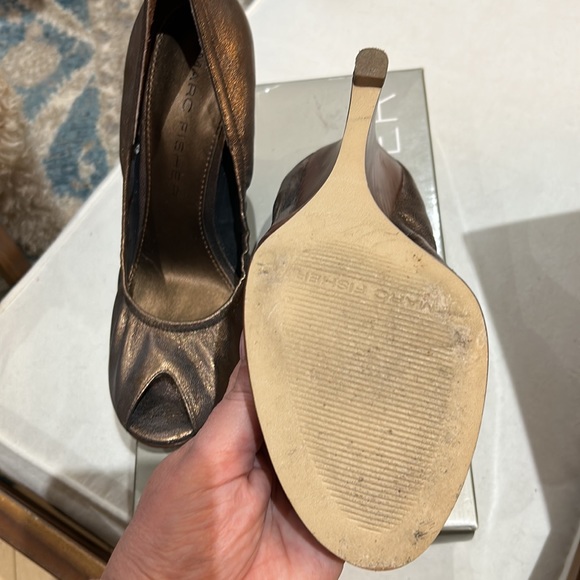 Marc Fisher size 10 bronze wedges - Picture 4 of 9